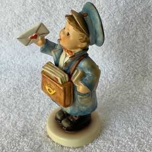 Goebel Hummel “POSTMAN" Figurine  HUM 119/0 TMK 7 in Box